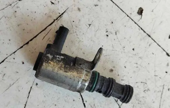 Chrysler Pacifica Turbo solenoid valve 05047901AC