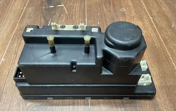 Mercedes-Benz E W210 Central locking vacuum pump 2108000448