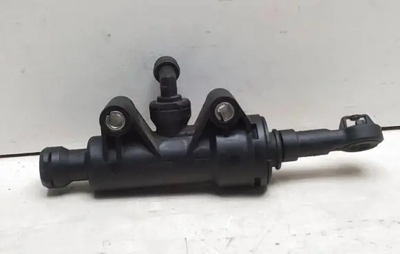 Clutch master cylinder