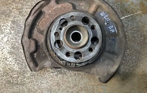 Mercedes-Benz E W211 Rear wheel hub
