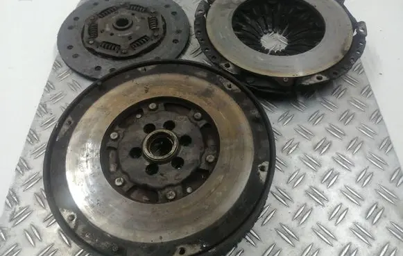 Volkswagen PASSAT B5 Clutch set kit 038141031T