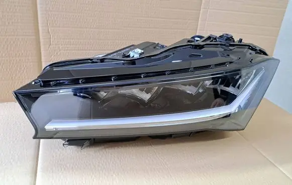 Skoda Superb B9 Headlight/headlamp 3P1941015