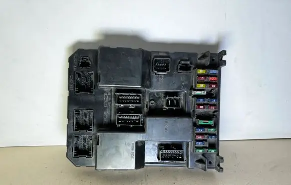 Peugeot 307 Fuse module 9651196880A 9651197580A 9651197580
