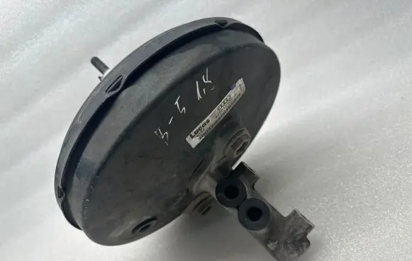 Audi A4 S4 B5 8D Brake booster 8D0612105A
