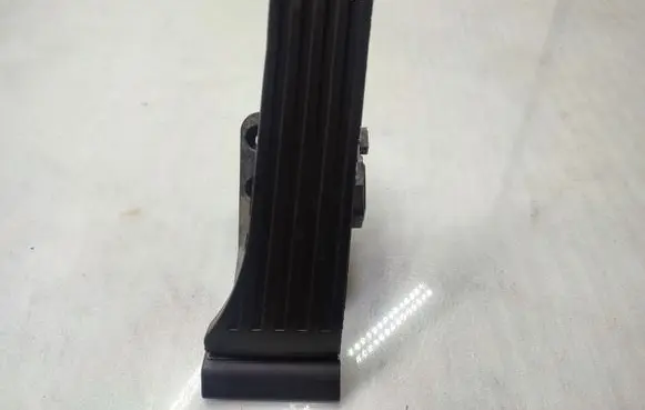 Mercedes-Benz GLK (X204) Accelerator throttle pedal A2043000304