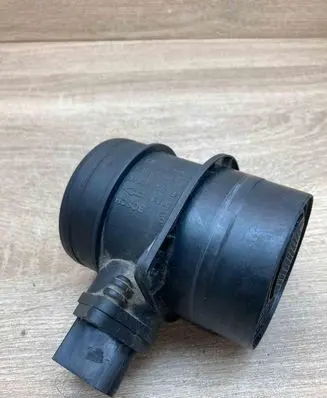 Volkswagen Touran I Mass air flow meter 074906461B 0281002461
