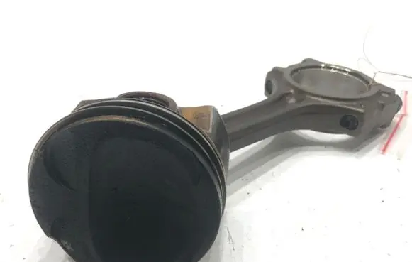 Nissan Qashqai Piston with connecting rod HRA2