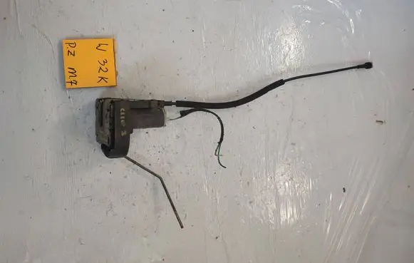 Renault Clio II Front door lock 8974165