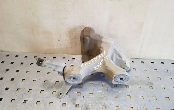 Honda CR-V Steering rack mounting bracket 