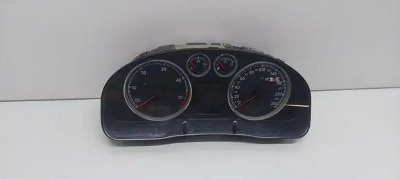 Volkswagen PASSAT B5.5 Speedometer (instrument cluster) 3B0920826A