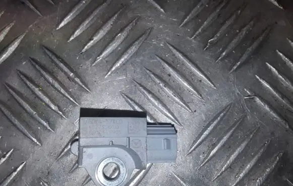 Mazda 6 Airbag deployment crash/impact sensor GDK457KC0 K0273110110
