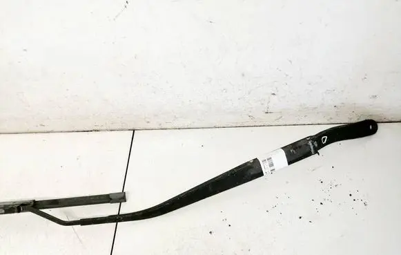 Chevrolet Captiva Front wiper blade arm