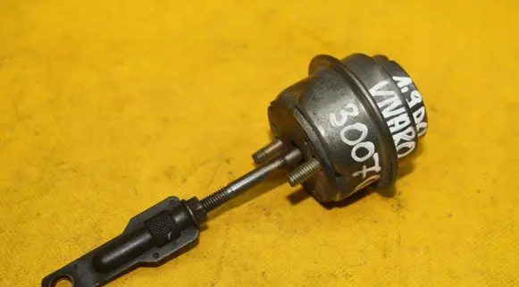 Opel Vivaro Vacuum air tank DCI