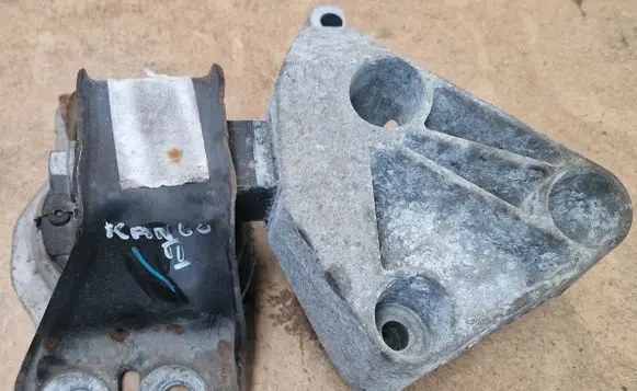 Renault Kangoo II Engine mount vacuum valve 