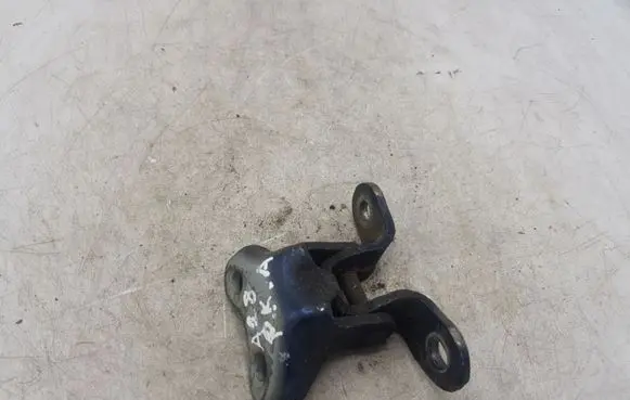 Toyota Auris 150 Front door lower hinge NOCODE