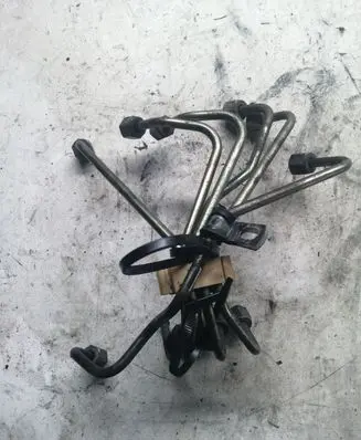 Volvo XC70 Fuel injector supply line/pipe 