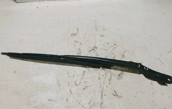 BMW 7 E65 E66 Front wiper blade arm