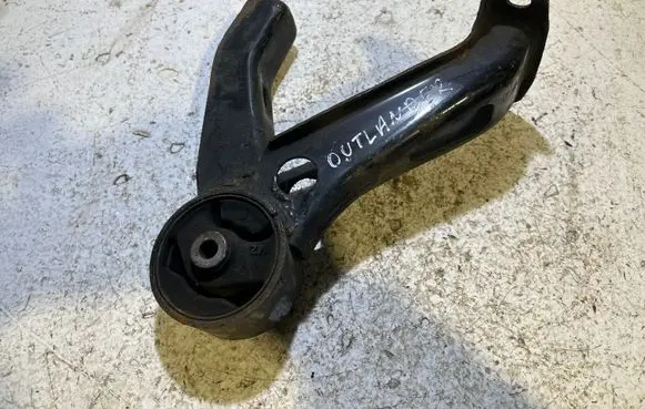 Mitsubishi Outlander Engine mount bracket