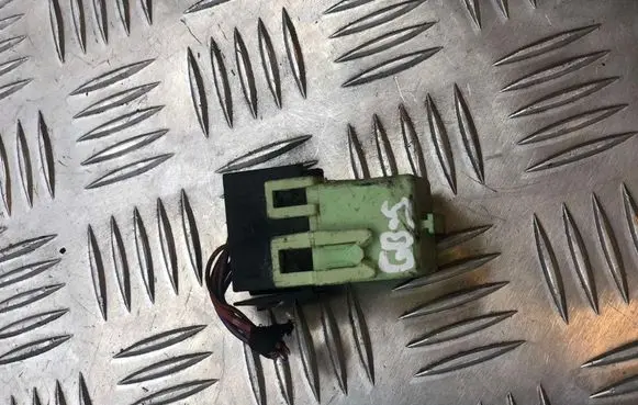 BMW 5 E39 Other relay 8373700