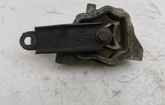 Volvo XC60 Engine mount bracket 8070M18