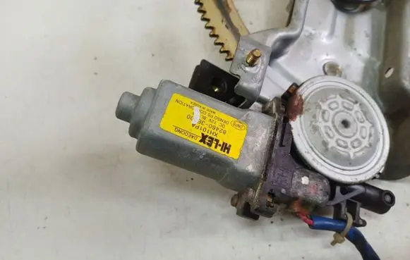 KIA Sorento Front door window regulator motor XH101PA