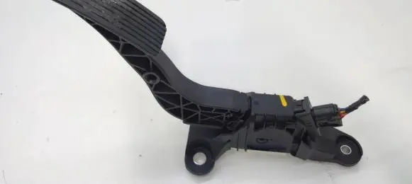Hyundai Elantra VII Accelerator throttle pedal