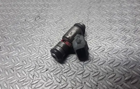 Volkswagen Golf IV Fuel injector 036031C