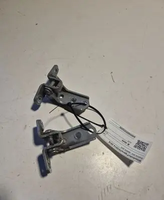 Mitsubishi Pajero Front door lower hinge 