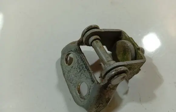 Mazda 3 I Rear door lower hinge