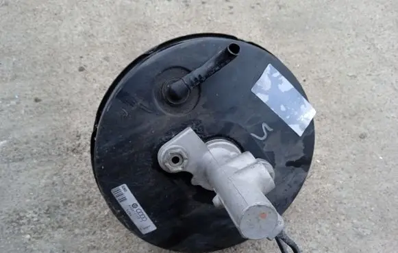 Audi A6 S6 C5 4B Brake booster