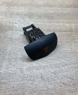 Nissan X-Trail T30 Hazard light switch 06016