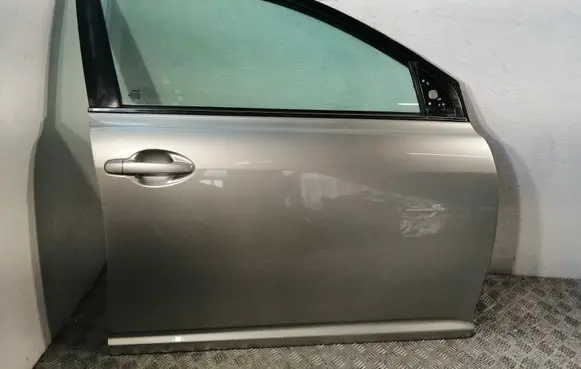 Toyota Avensis T250 Front door 6700105050 6810105030
