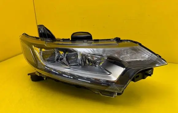 Mitsubishi Outlander Headlight/headlamp 8301C864