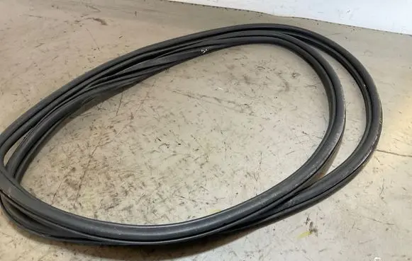 Audi Q7 4L Front door rubber seal 