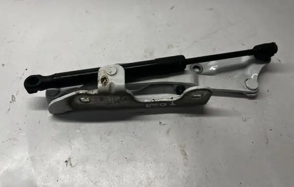 Chevrolet Camaro Tailgate/trunk/boot hinge 84035786
