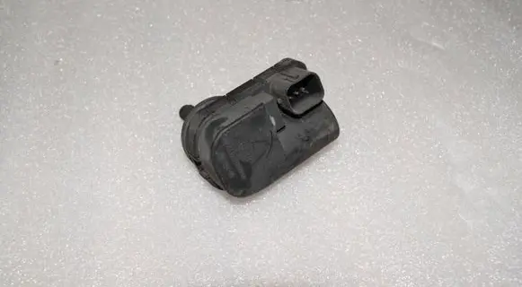 Mercedes-Benz E W210 Headlight level adjustment motor 00745701