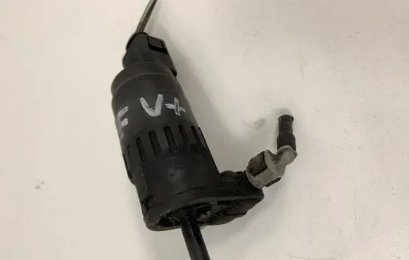 Volkswagen Golf Plus Windscreen/windshield washer pump 1T0955651A