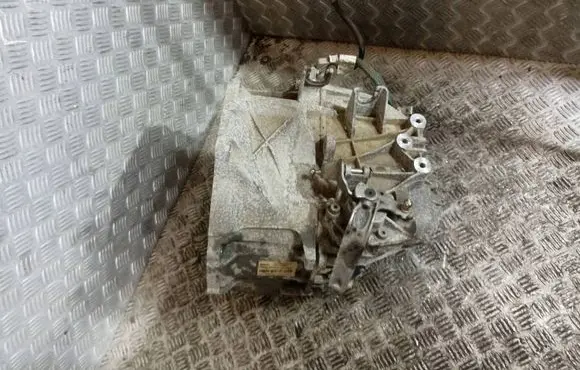 BMW 1 F40 Manual 6 speed gearbox 8689381