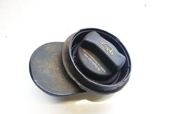 Volkswagen Touran I Oil filler cap 038133287C
