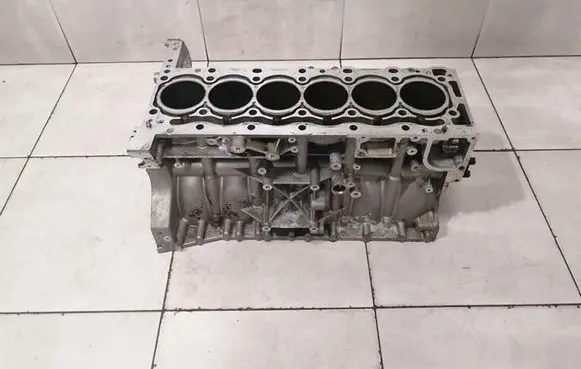 Mercedes-Benz S W222 Engine block A2560102103