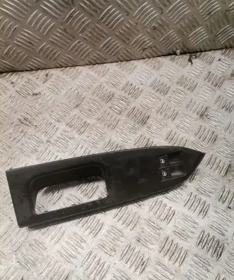 Volkswagen Touran I Electric window control switch