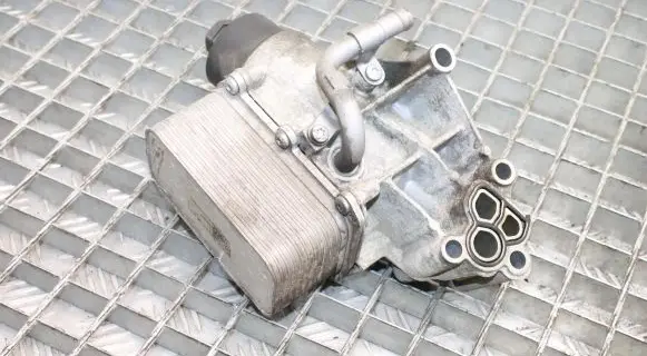 Mercedes-Benz A W176 Engine oil radiator A1331880001