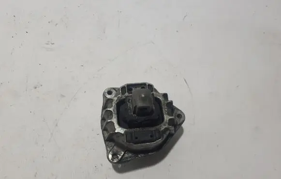 BMW 5 GT F07 Engine mount bracket 6777371