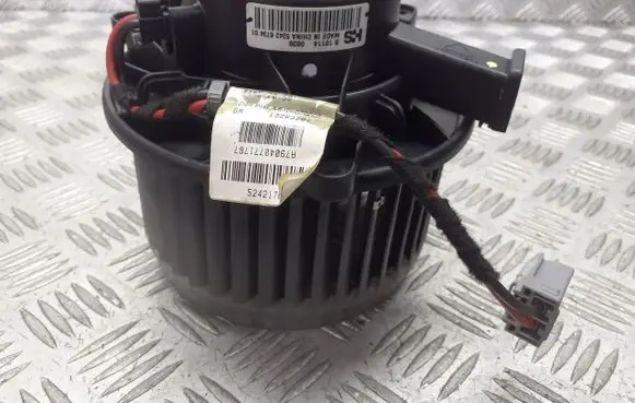 Opel Insignia A Front door blower motor 13263281
