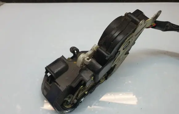 Mazda 626 Front door lock