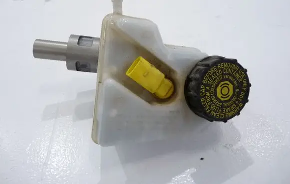 Volkswagen Polo V 6R Master brake cylinder 1KO945359A