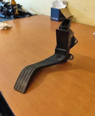 Ford Mondeo MK IV Accelerator throttle pedal 98AB9F836AE D1U7A