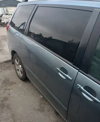 Toyota Sienna XL20 II Rear door