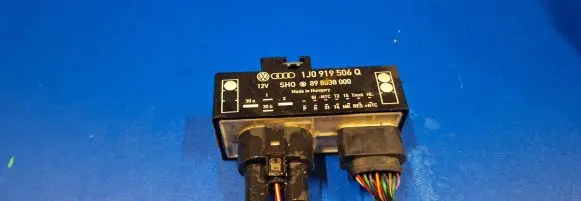 Skoda Octavia Mk1 (1U) Coolant fan relay 1J0919506Q 898038000