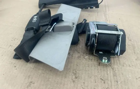 Opel Zafira C Front seatbelt 13394801